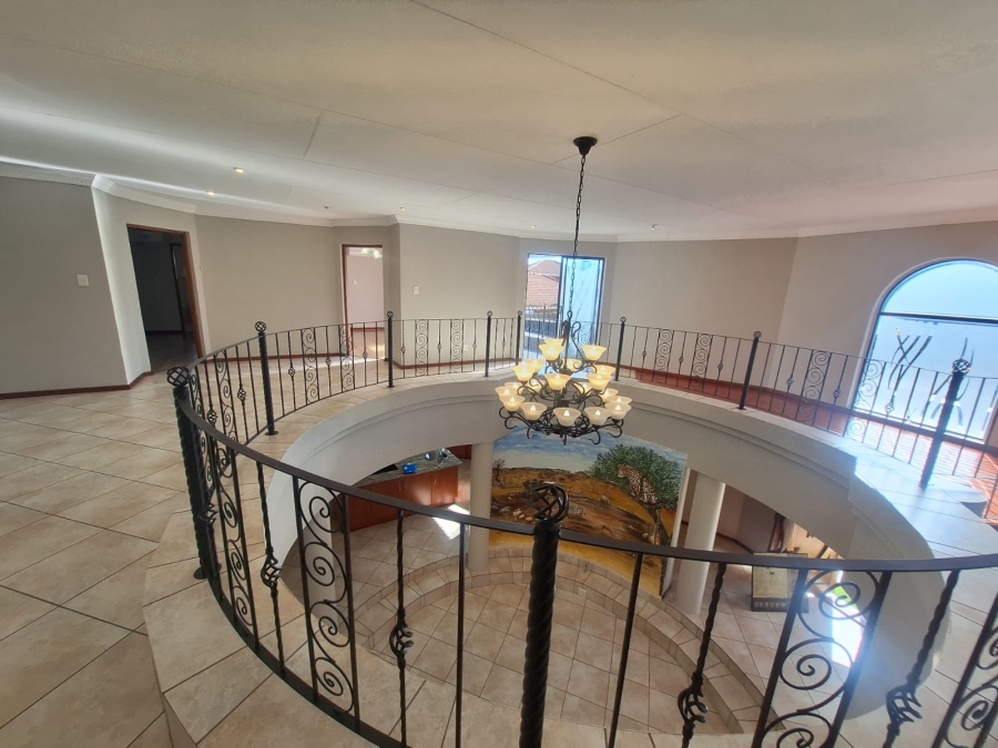 5 Bedroom Property for Sale in Roylglen Gardens Northern Cape